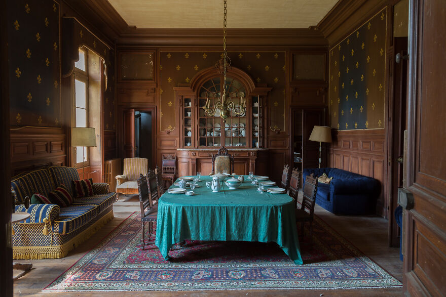 Abandoned Castle dinning room